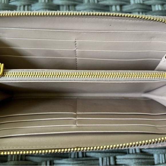 Miu Miu Wallet ! - Picture 5 of 9